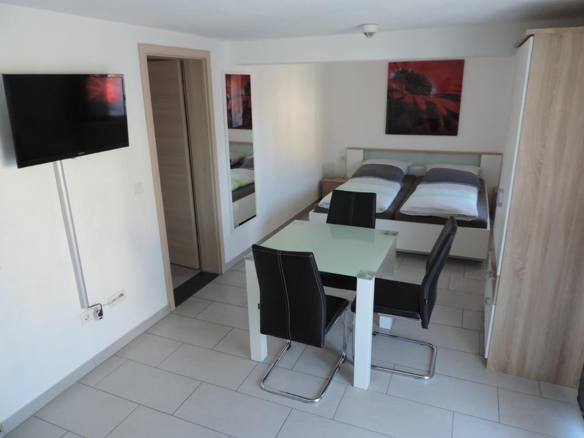 Pension Am Kirchberg Wehringen ภายนอก รูปภาพ
