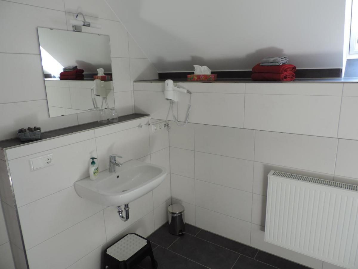 Pension Am Kirchberg Wehringen ภายนอก รูปภาพ